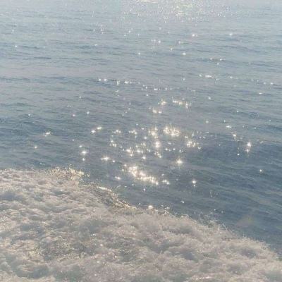 美航母在胡塞武装袭击疑云中撤离红海回国